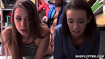 Teen (18+) Blondýnka Zoey Laine Dává Skvělý Orální Sex A Je V Tomto Hardcore Pornu Tvrdě Prcána