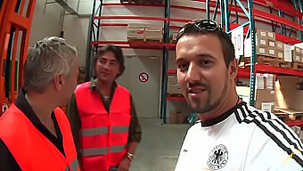 Pov-Video Einer Sekretärin, Die Bei Ihrem Job Ins Gesicht Gefickt Und Gefickte Wird