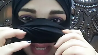 Noor Elmasry, Malbn Awi E Sharmota In Un Video Porno