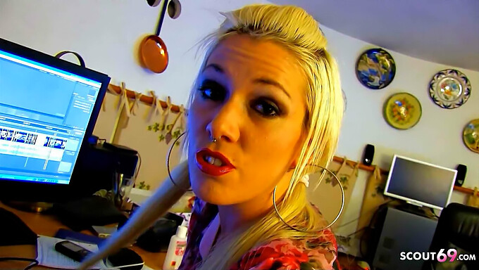 Blonde Teen Milky Nyder En Hård Og Hardcore Anal Oplevelse