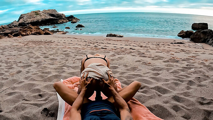 Sesso Pubblico In Spiaggia Con Un Amante Lussurioso