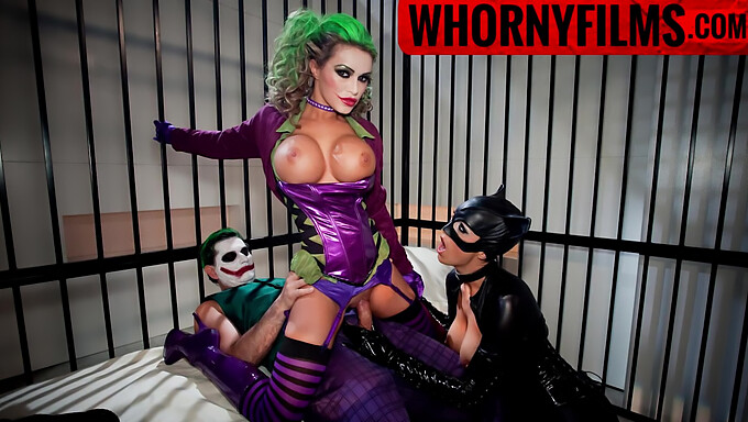 Ménage À Trois Cosplay Com Coringa, Mulher Gato E Batgirl