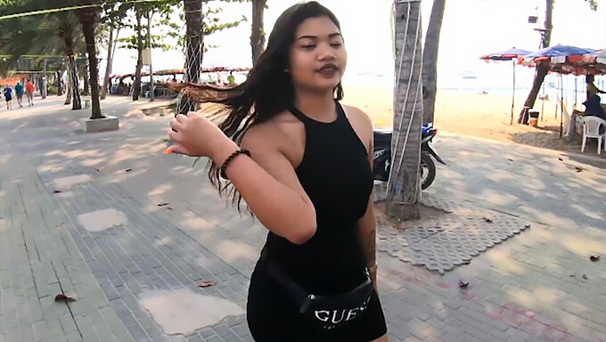 Una Teen Amateur Con Un Big Ass De Tailandia Protagoniza Un Porno Casero Con Un Turista Muy Bien Dotado