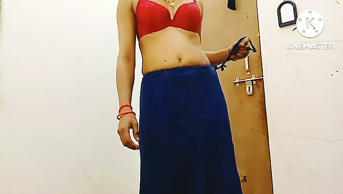 La Bhabhi Desi In Sari Rivela Le Sue Curve E Si Stimola