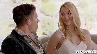 ブロンドモデルのケナ・ジェームズが、セックスと引き換えにエージェントにオーラルプレジャーを与える!