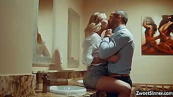 Jessa Rhodes Descubre A Su Amante Secreto Y Se Involucra En Sexo Intenso En El Baño