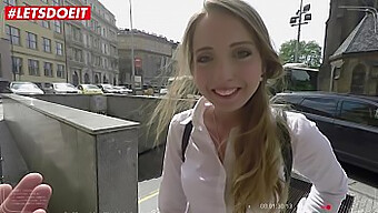 Stacy Sweetstorm A Anya Akulova V Horkém Pov Videu S Detailními Záběry Na Zadek A Penetraci