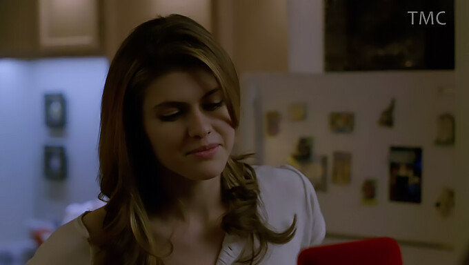 Penampilan Menawan Alexandra Daddario Dalam True Detective: Analisis Sensual