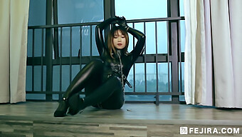 ¡mira A Una Chica Japonesa Con Bondage Bdsm En Un Traje De Látex! ¡te Encantará!