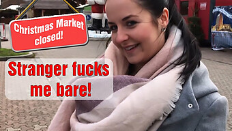 Ohne Gummi Sex Mit Einem Fremden Auf Dem Geschlossenen Weihnachtsmarkt