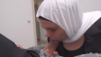 Muslim Milf Surprised By Dickflash In Public Hospital Waiting Room