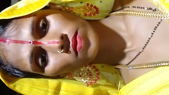 Indian Teen Masturbates In Hd Close-Up