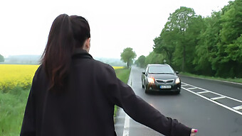 Junge Und Sexy Deutsche Mädchen Bekommen Oral- Und Analtraining Von Erfahrenem Fahrer