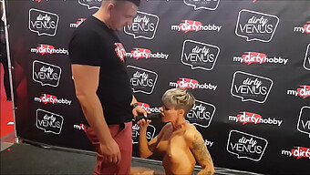 Lara Bergmanns Liveshow Auf Der Venus Berlin Mit Dicken Titten Und Masturbation