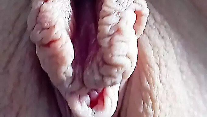 Amateur Teen'S Pussy Up Close In A Facial Position