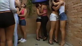 Brazilská Femdom Párty S Karinou Cruel A Jejími Submisivními Přáteli