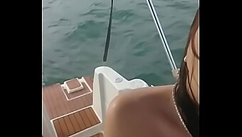 Pareja Sexy Tiene Sexo Caliente En Un Barco